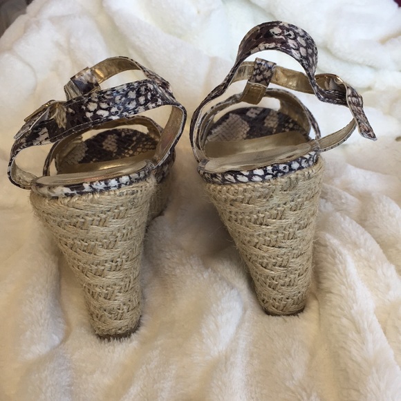 Attention Wedge Sandals - Picture 3 of 4